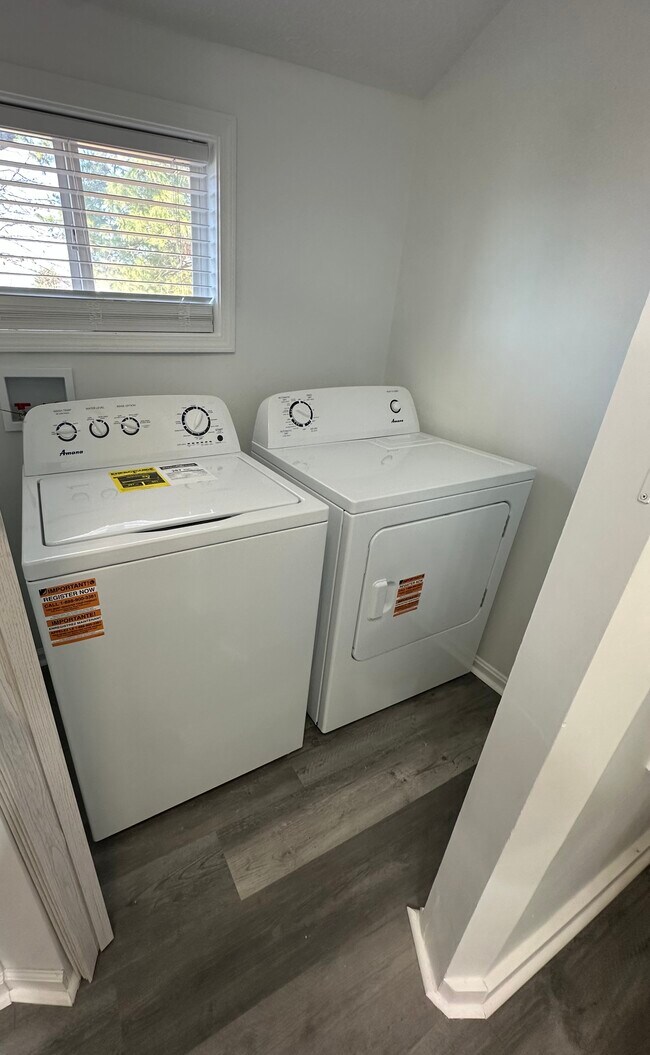 Building Photo - 3018 Alice Ave