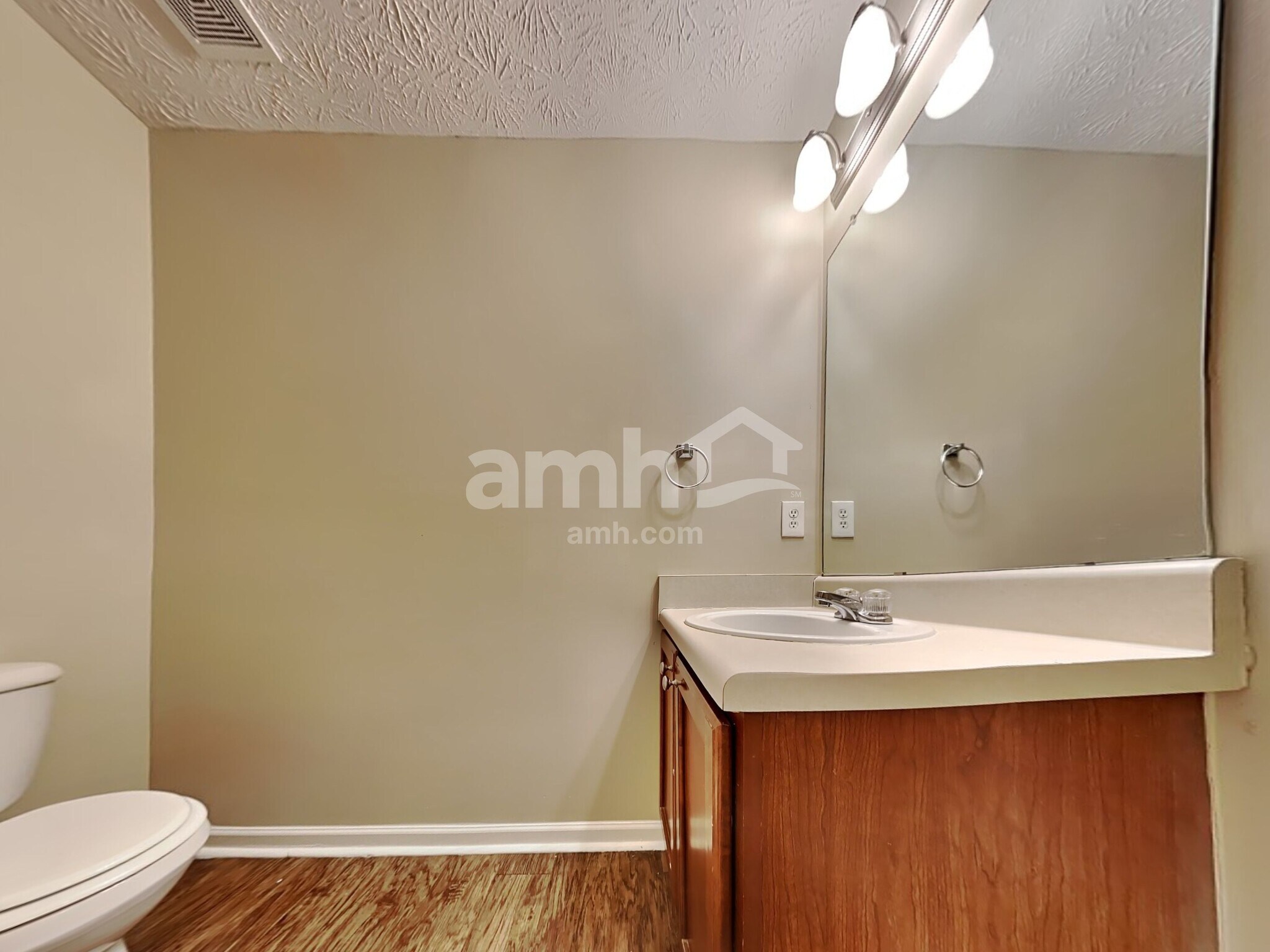 Building Photo - 70 Maxton Ave