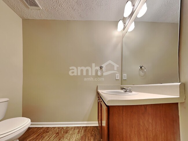 Building Photo - 70 Maxton Ave