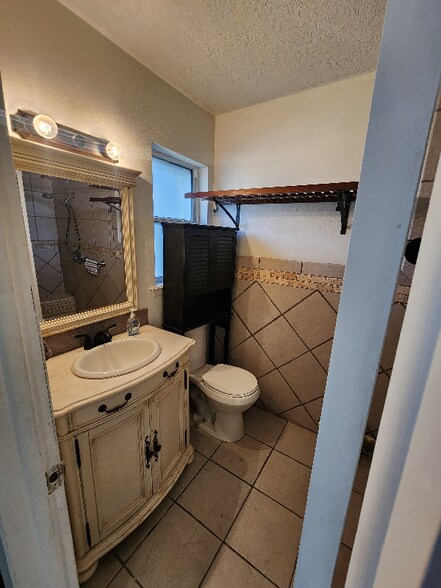 Building Photo - 5536 Longview Dr
