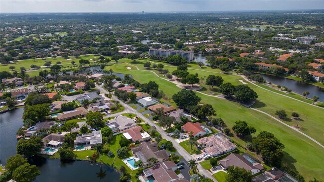 Building Photo - 8881 N Lake Dasha Dr