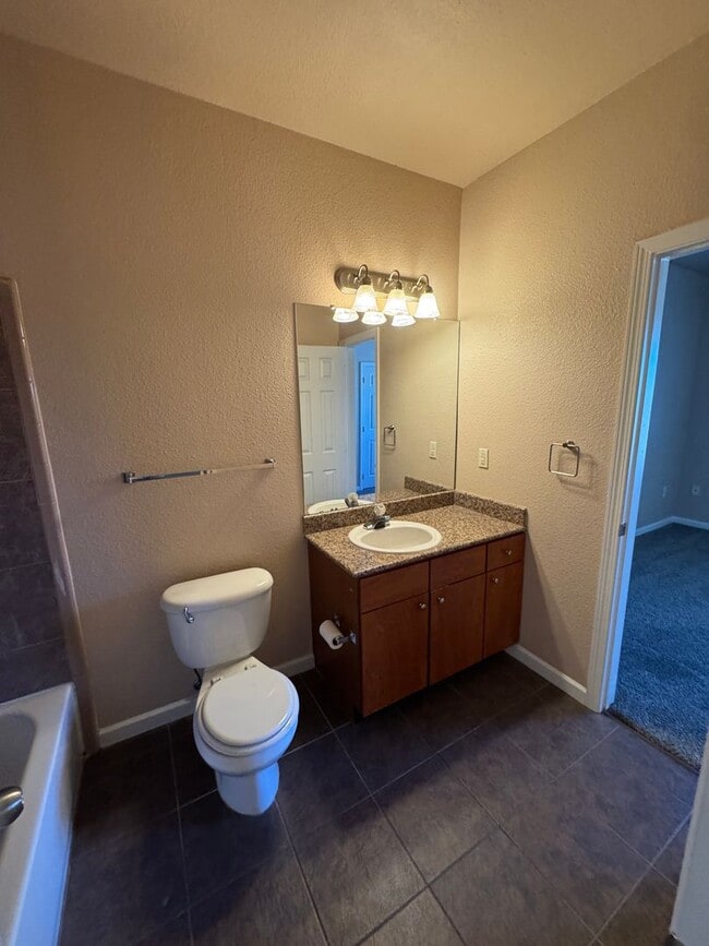 Building Photo - ***Gated community*** Spacious 2-bedroom, 2-bathroom condo in Antelope