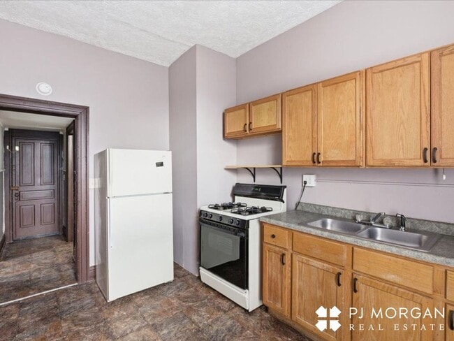 Building Photo - 3735 S