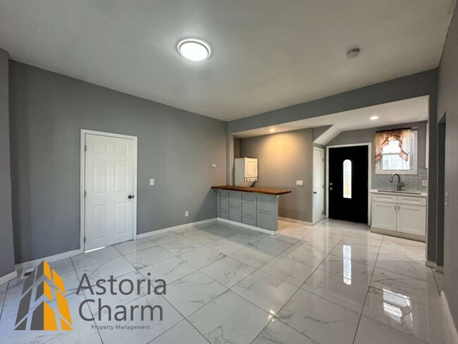 Building Photo - 3004 Clifton Ave