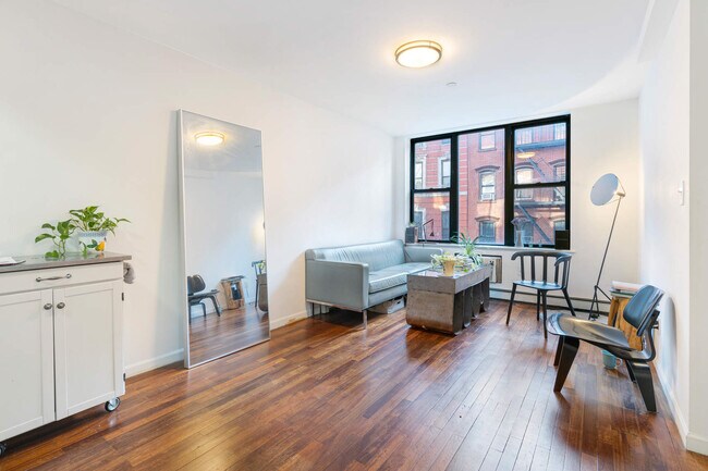Primary Photo - 126 Rivington St