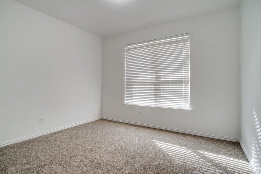 Building Photo - 4546 Frost Ave