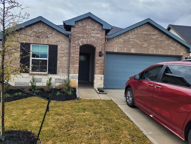 Building Photo - 4947 Oakwood Dr