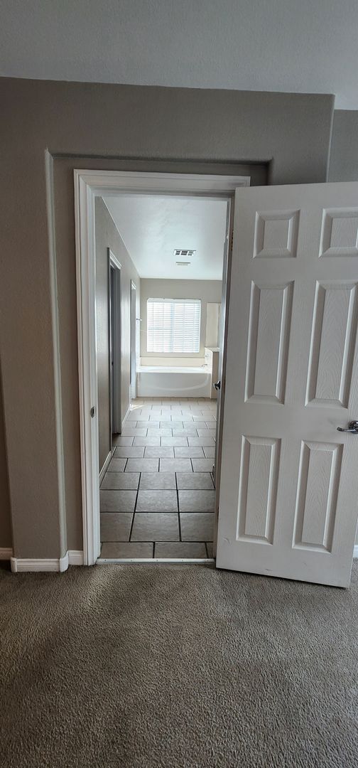 Building Photo - Lone Mountain Heights Luxury Living! 1st-m...