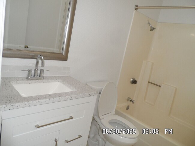 Building Photo - 3 Bedrooms, 2 Bathrooms, 3 Car Garage, Fir...