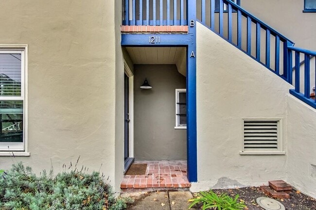 Building Photo - 1225 University Ave