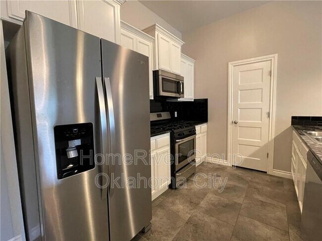 Building Photo - 1017 Merlin Dr