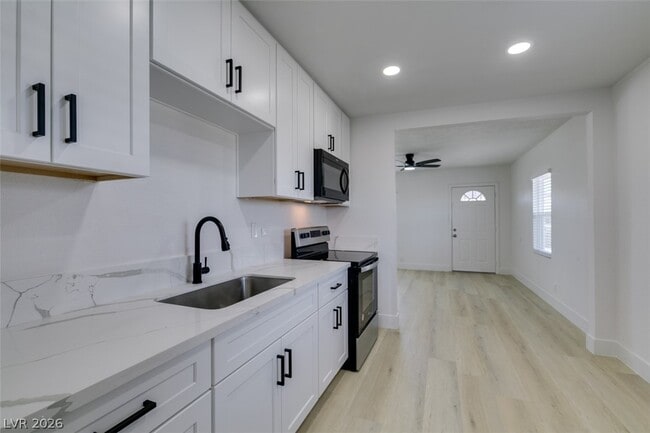 Building Photo - 254 W Basic Rd