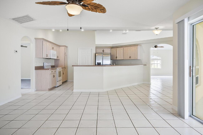 Building Photo - Palm Harbor Pool Home