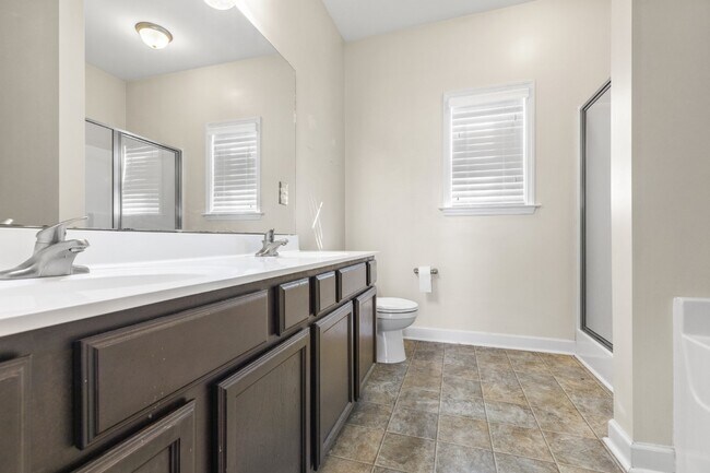 Building Photo - Towne Pointe