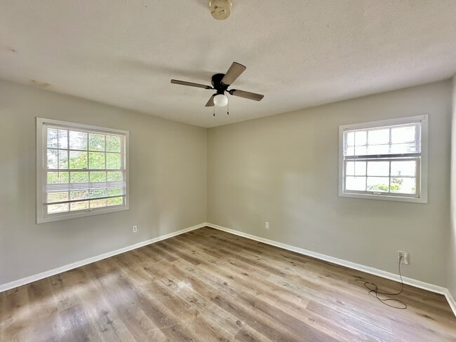 Building Photo - 2600 Deborah Dr
