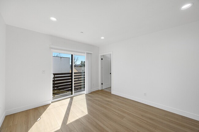 Building Photo - 14420 Tiara St