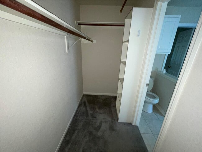 Building Photo - 42 Drifting Shadows Cir