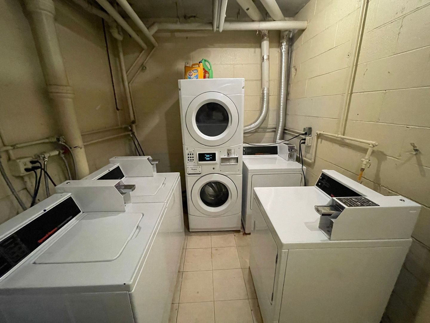 Building Photo - 744 W Gordon Ter