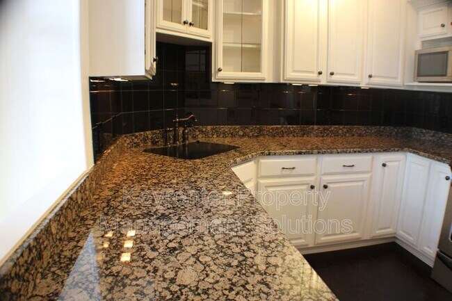 Building Photo - 100 W Village Dr