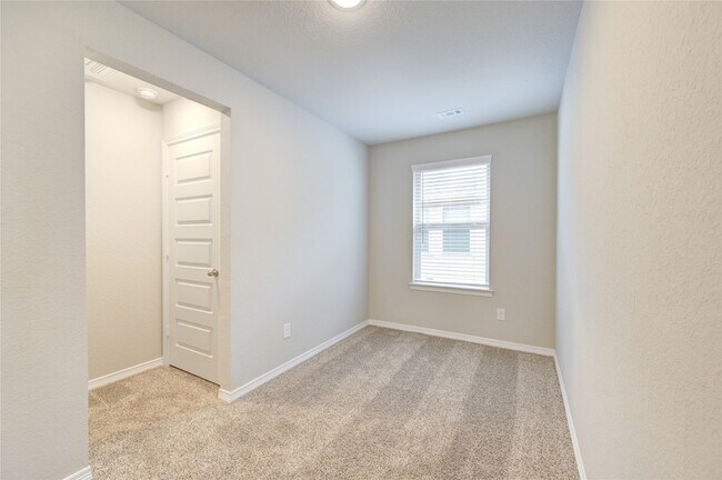 Building Photo - 812 Laguna Grn Ln