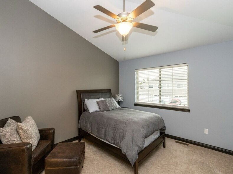 Master bedroom - now white walls - 735 Mission Point Rd