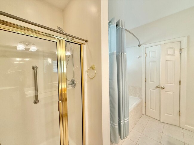 Building Photo - Spacious 4BD, 3BA Raleigh Home with a 2-Ca...