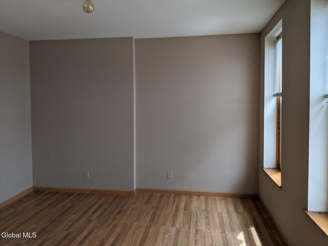 Building Photo - 222 19th St