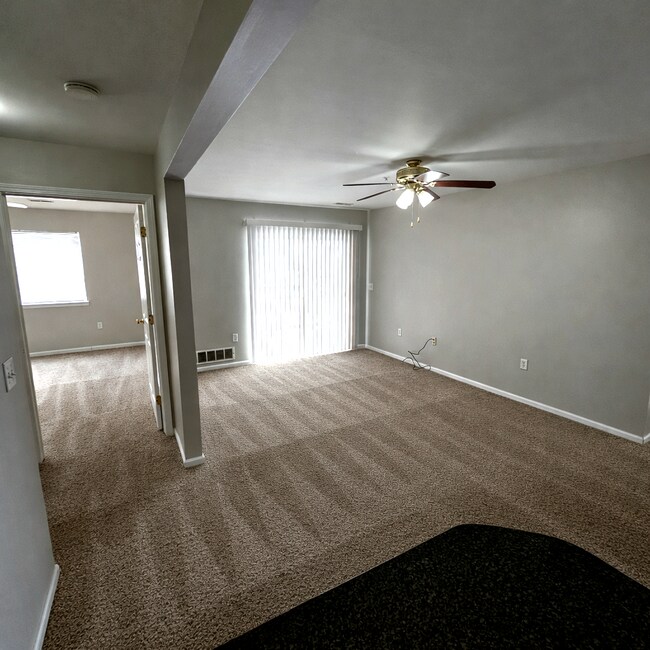 Building Photo - 2 Bedroom, 2 Bathroom Condo with Attached Garage, Private Patio, Clubhouse, Pool, Close to Expres...