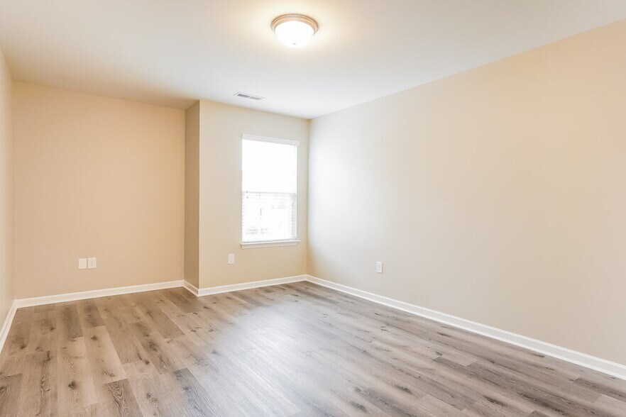 Building Photo - 8007 Spiderlily Ct