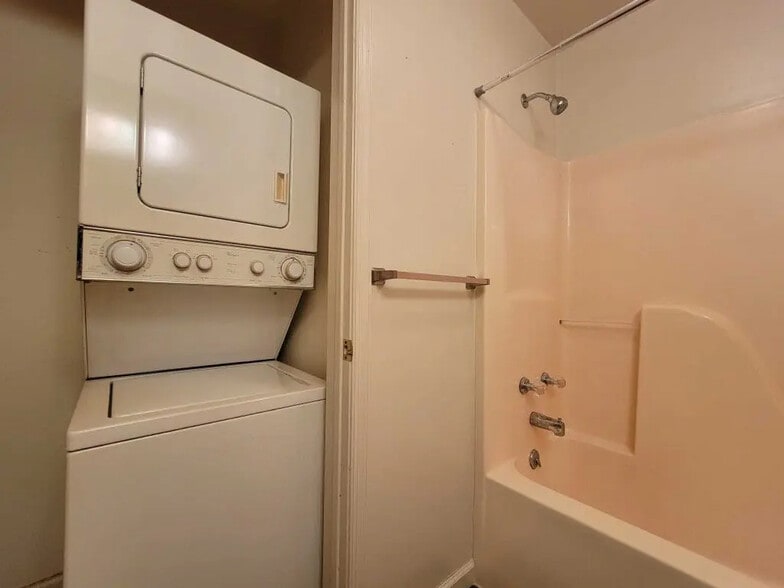 Building Photo - 1543 Lincoln Heights Ave