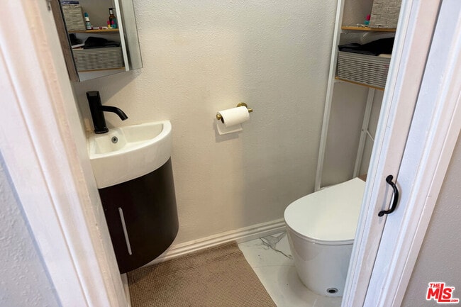 Building Photo - 1245 N Orchard Dr