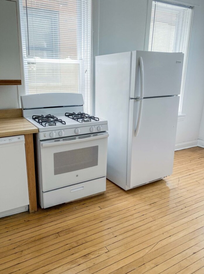 Building Photo - 2326 N Southport Ave