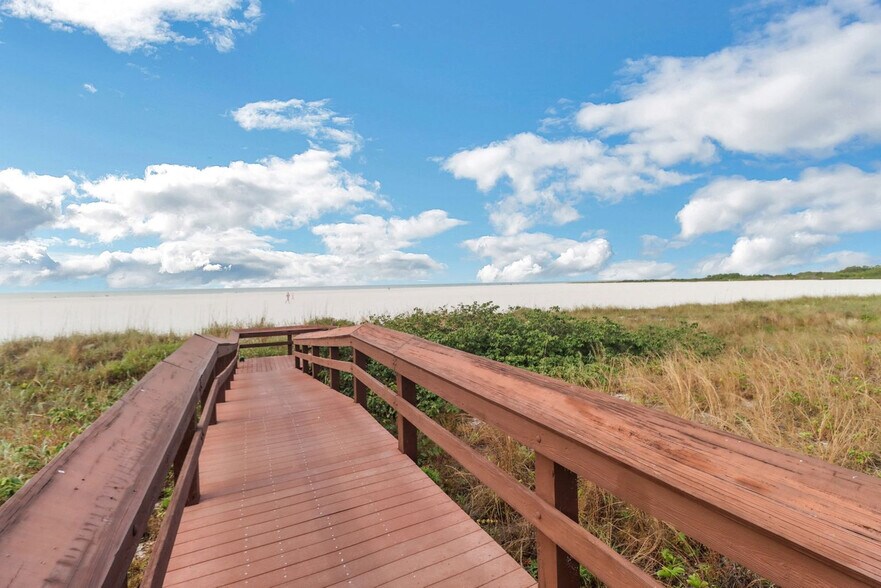 Building Photo - 220 Seaview Ct