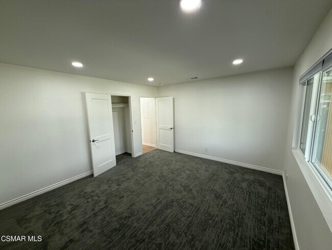 Building Photo - 102 W Alta Green