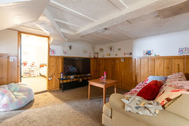 Building Photo - 654 N 100 E