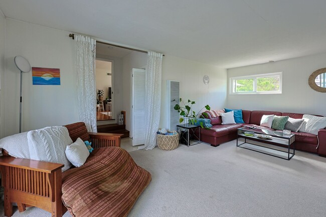 Building Photo - 3-Bed, 2-Bath Home on Large Lot in Prime San Diego Location