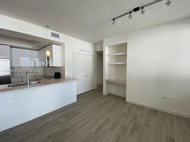 Building Photo - 999 SW 1st Ave