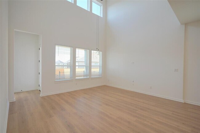 Building Photo - 1250 N Roger Hanks Pkwy