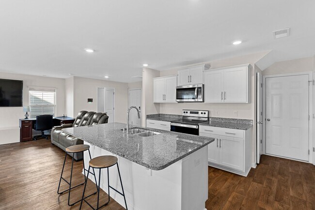 Building Photo - 2097 Elmridge Rd