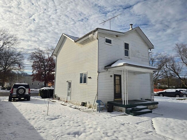 Building Photo - 404 W Cunningham St