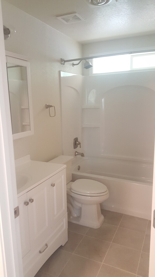 Upstairs full bath - 603 N Constitution Ave