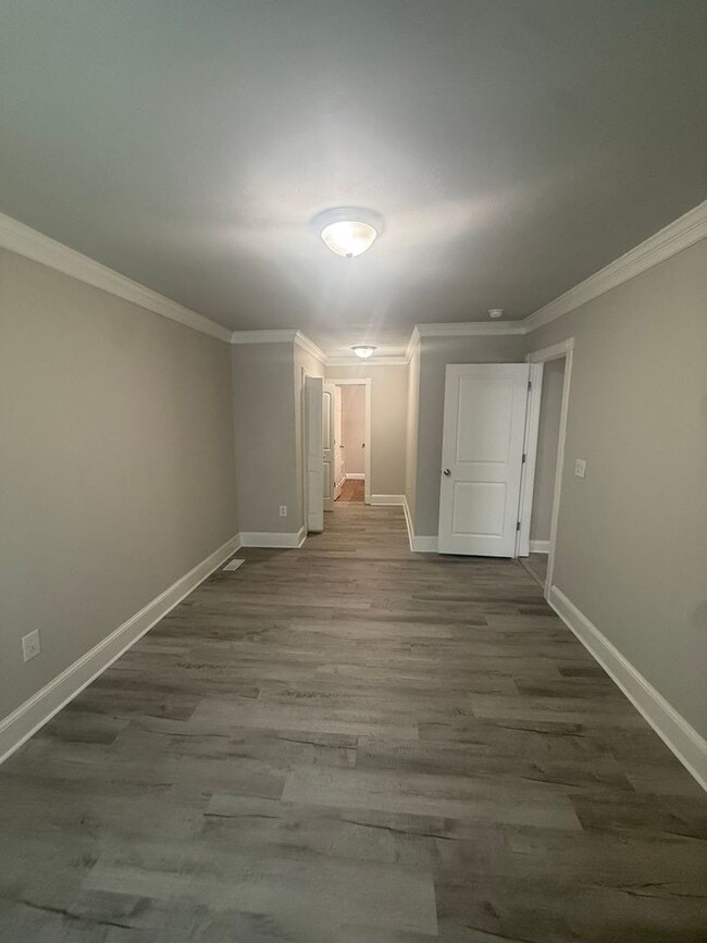 Building Photo - 4-bedroom, 2 full bathroom, 1 story house