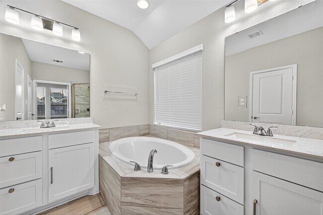 Building Photo - 10535 Cecilia Star Ln