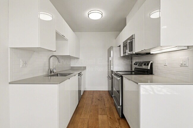 Building Photo - 198 Lakeshore Ct