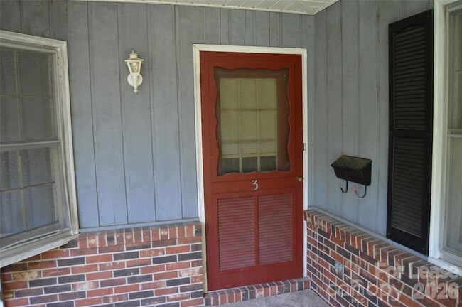 Building Photo - 221 Kelly St