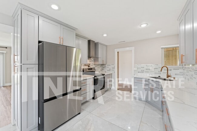 Building Photo - 6612 Modesto Dr