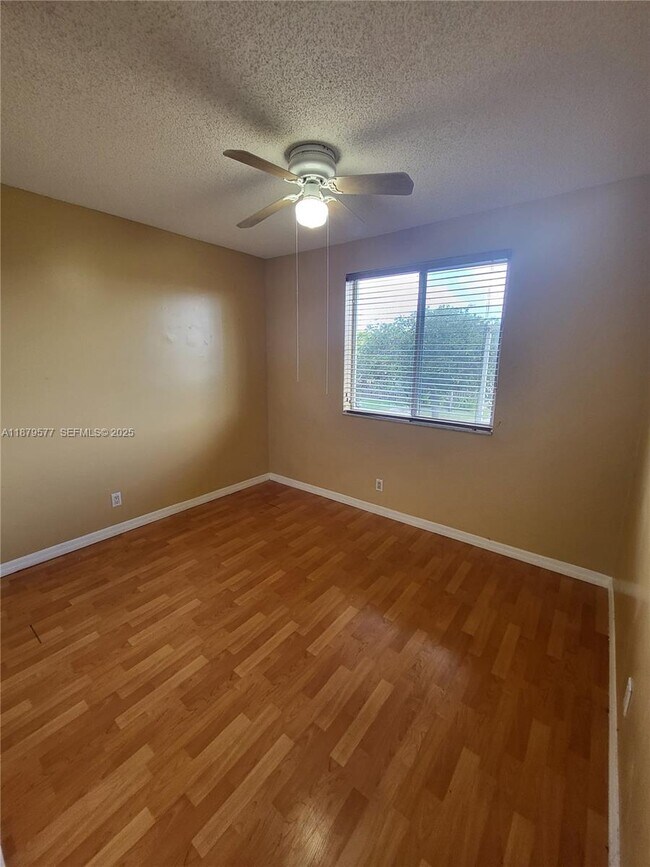 Building Photo - 820 NE 212th Terrace