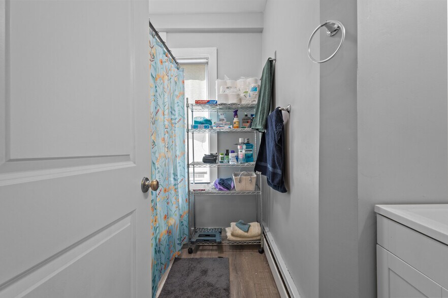 Building Photo - 10 Bainbridge Ave