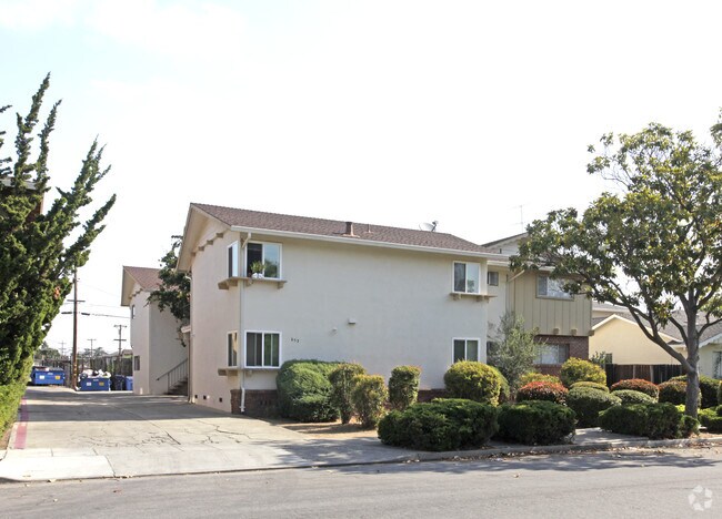 Primary Photo - 653 Kirkland Dr