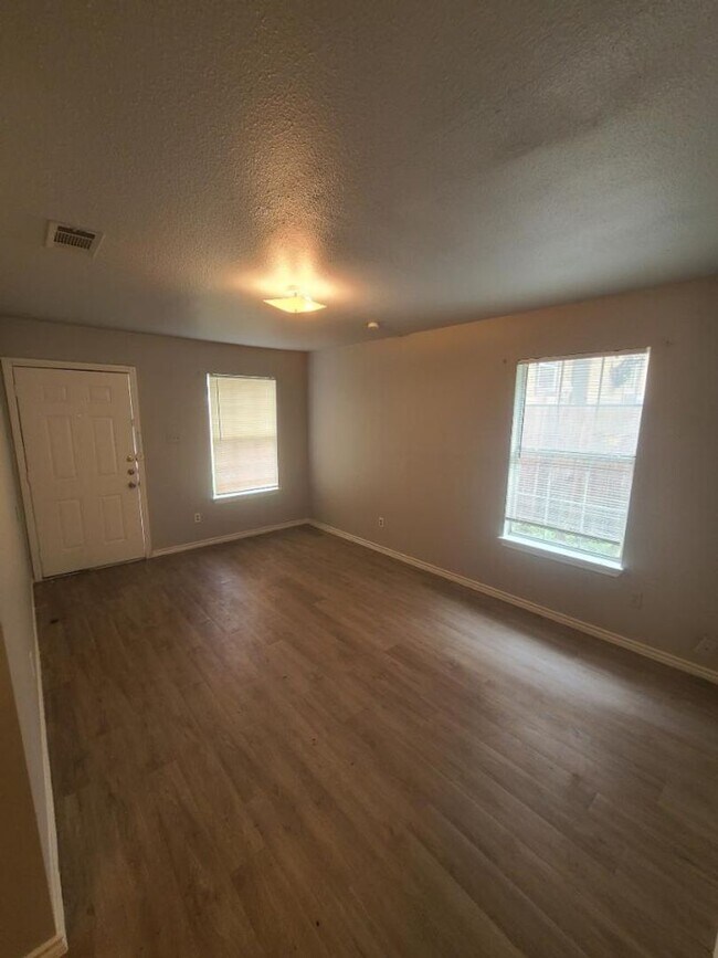 Building Photo - 1516 Barron Ln